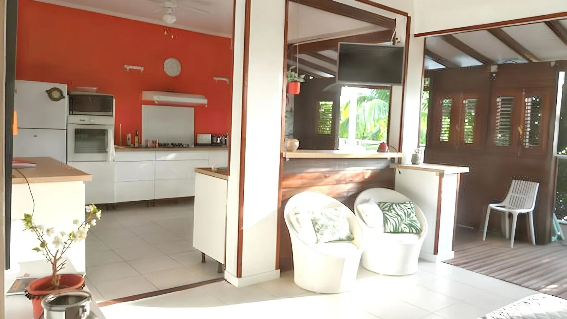 Maison Confortable Avec Piscine Partagee Vue Mer A Pointe Noire Guadalupa