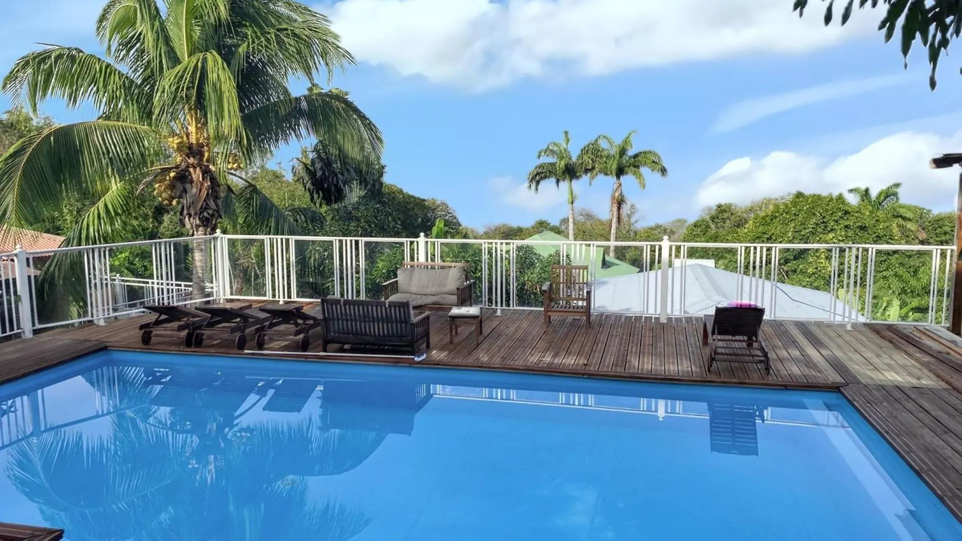 Maison Confortable Avec Piscine Partagee Vue Mer A Pointe Noire
